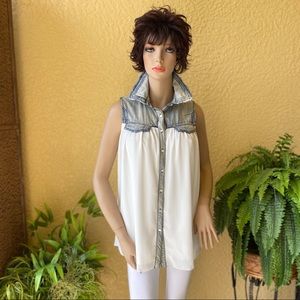 Red Tulips brand white & denim top